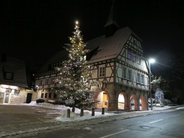 Rathaus Nussdorf - 4. Advent im Schnee