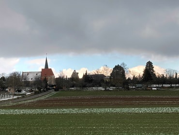 Blaues Band über Nussdorf