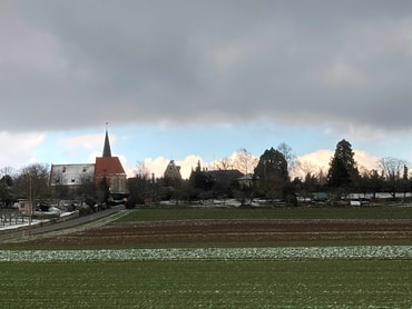 Blaues Band über Nussdorf