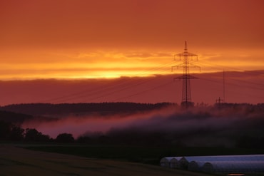 Aufgenommen am 6. Juli - Nach dem Starkregen zieht Nebel aus dem Kreuzbachtal herauf und überzieht das Hardtwäldle.