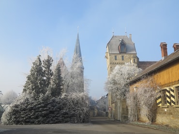 Kirche mit Schloßturm